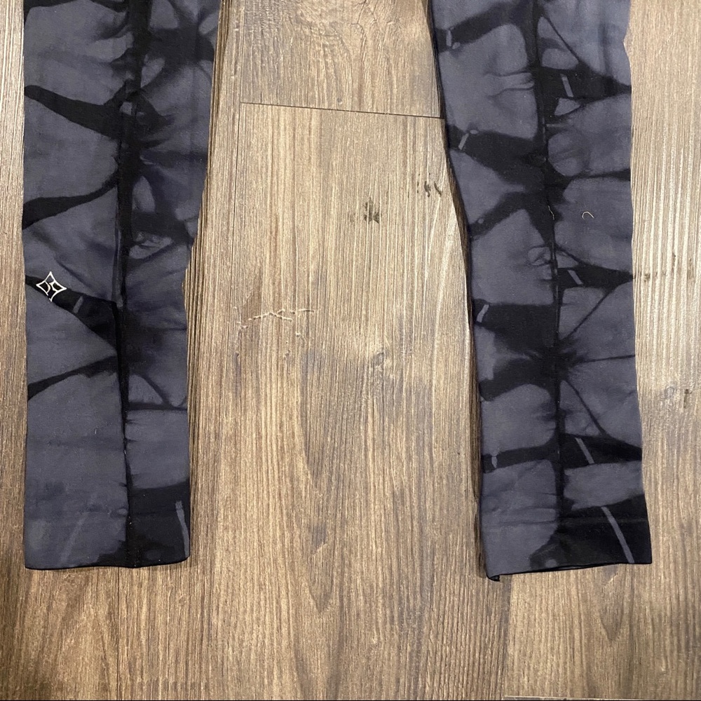 NUX: High Waisted Leggings - Picture 2 of 3